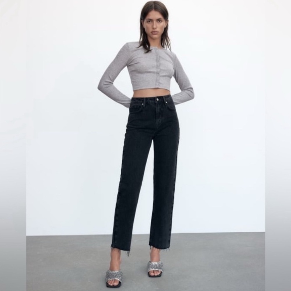 Zara Women's Black Frayed Hem straight leg high rise Jeans